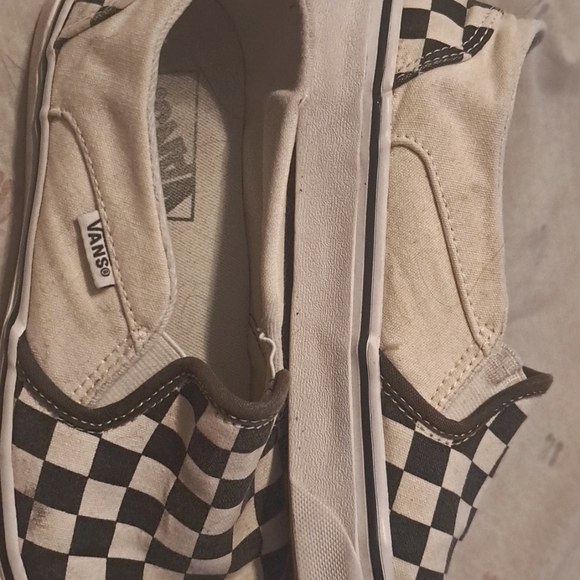 VANS - Picture 2 of 2